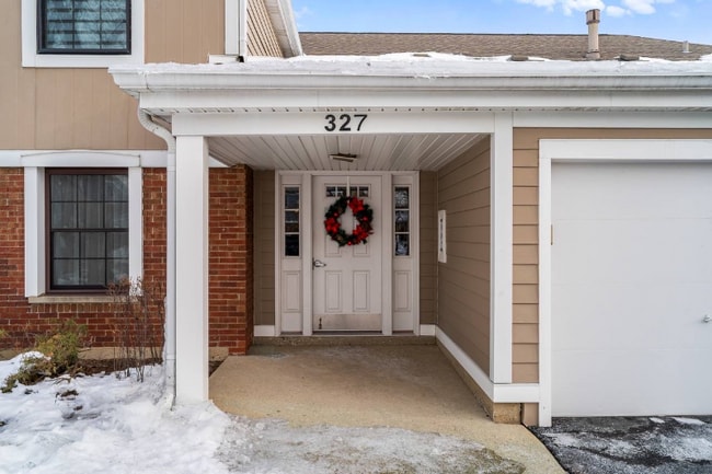 327 Wildberry Ct unit 2C, Schaumburg, IL 60193 - photo 2