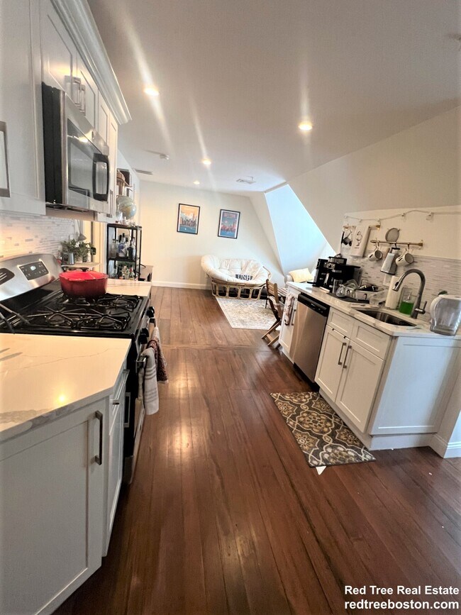 19 Bellevue St unit 3, Waltham, MA 02453 - photo 3