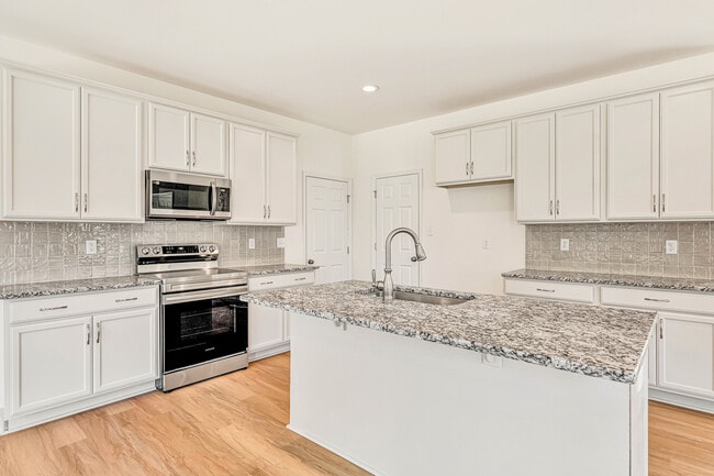 4313 Poplar Village Dr, Chester, VA 23831 - photo 4