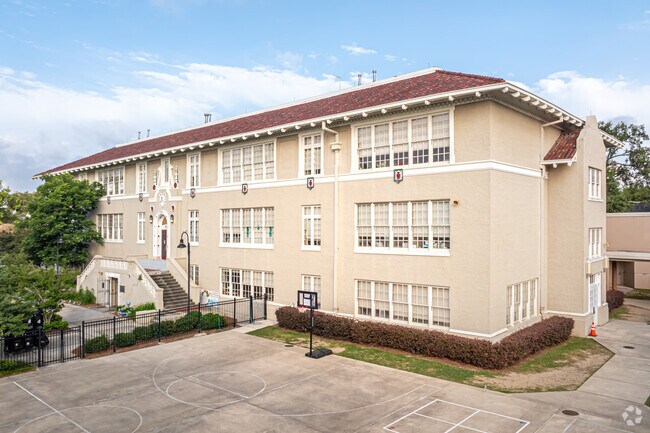 Audubon Uptown Lower School was established in 1981.