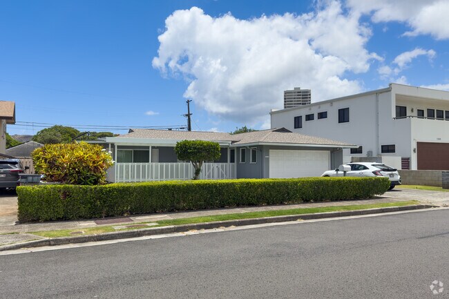 More modest single story homes can be found in Kahala.