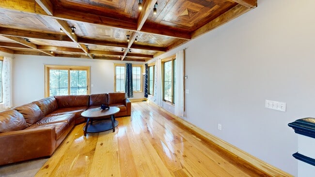 388 Sea View Dr, Warwick, RI 02889 - photo 3