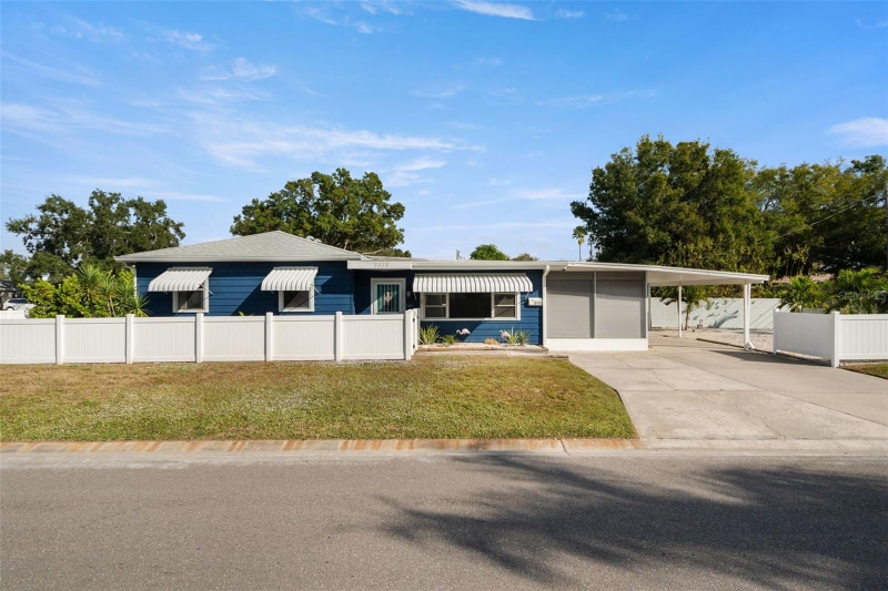 5555 13th St N, Saint Petersburg, FL 33703 - photo 1