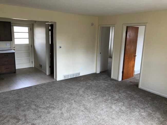 1879 E G Ave unit 1879 E G, Kalamazoo, MI 49004 - photo 4