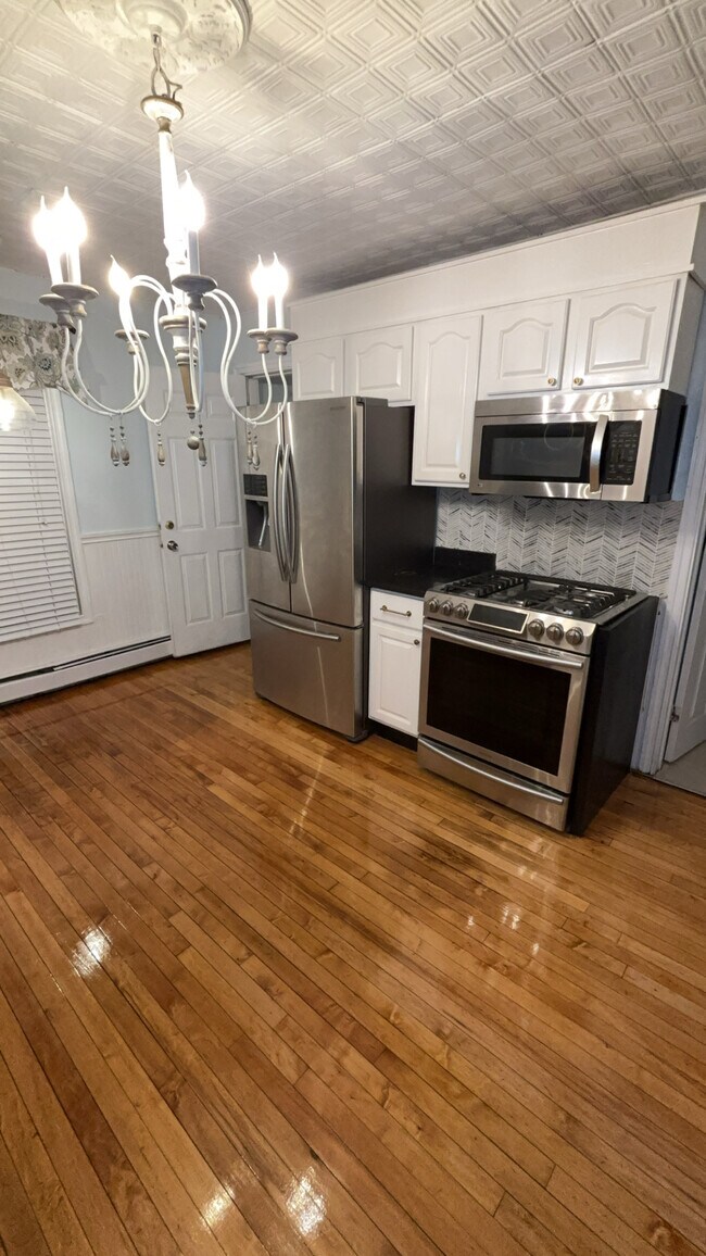 3 Autumn St unit 2nd floor, Haverhill, MA 01832 - photo 5