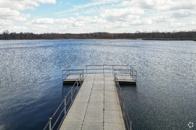 Bixler Lake is a large lake that residents of Kendallville can enjoy for outdoor recreation.