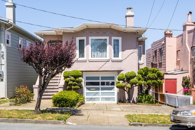 A few detached homes can be found in Crocker Amazon.