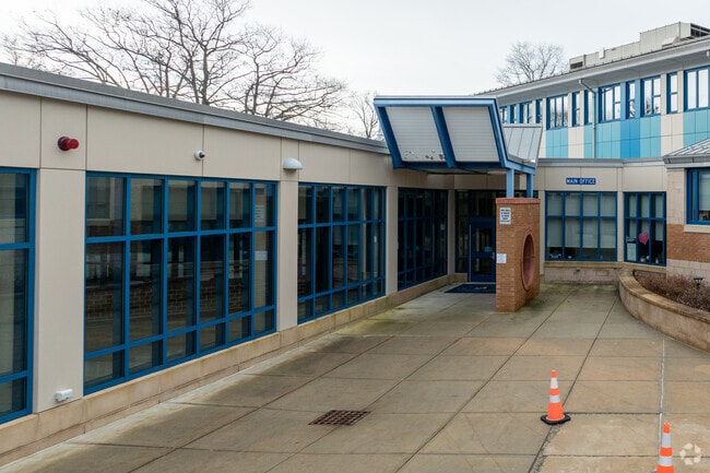 Carlisle School is a public school in Carlisle serving students PK-8.