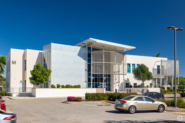 Lely Country Club college students can attend the FSW Collier Campus just minutes away.