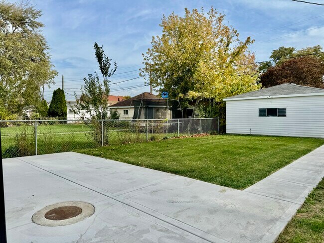 3135 S 53rd Ave unit 2, Cicero, IL 60804 - photo 4