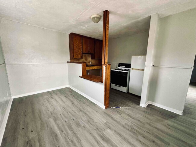 416 NW Euclid Ave unit up SS, Lawton, OK 73507 - photo 3