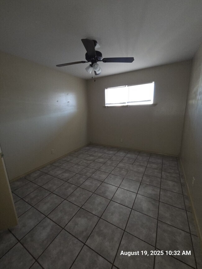 605 Bustamante St unit 1, Laredo, TX 78041 - photo 7