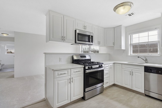 GlenBrook Estates, Woburn, MA 01801 - photo 7