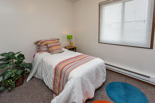 2nd Bedroom