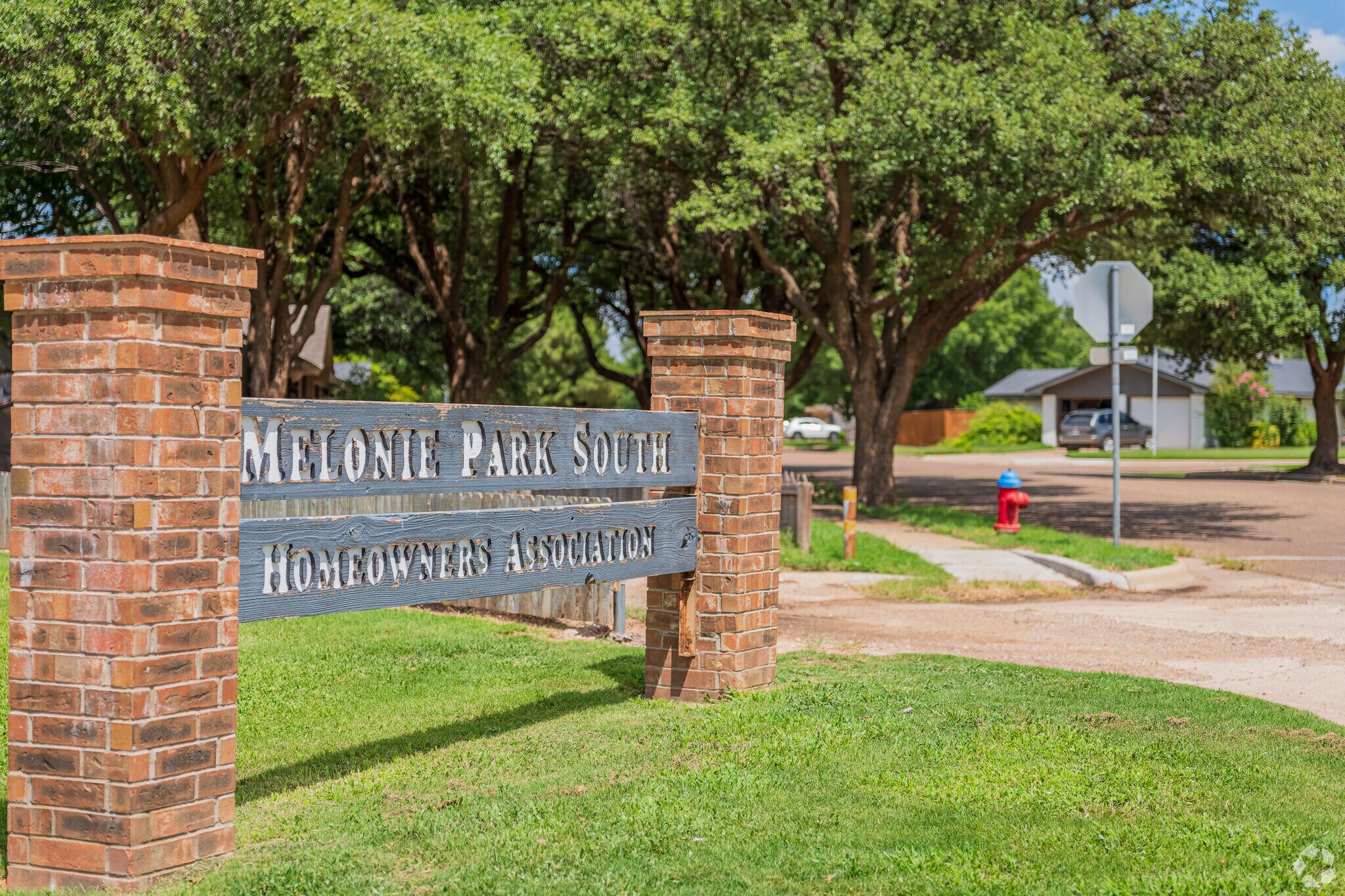 Melonie Park South is a neighborhood located in the growing southwest corridor.