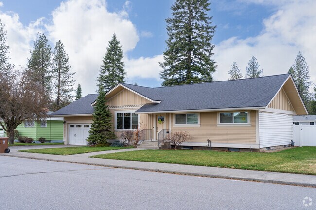 Ranch-style homes can be found in the Balboa neighborhood.