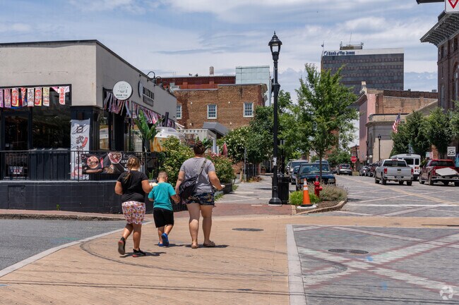 Tinbridge Hill is blocks away from downtown Lynchburg, walking distance even.