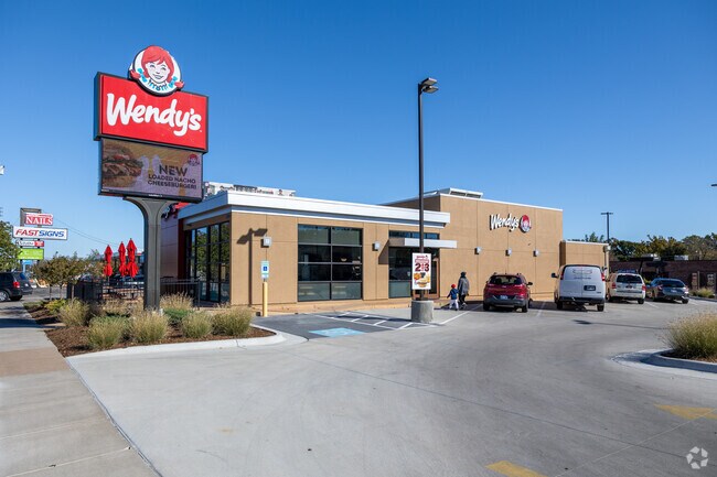 You will also find plenty of fast food options near Bonnie Brae as well.