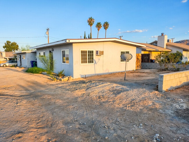 5527 Baileya Ave unit C, Twentynine Palms, CA 92277 - photo 3