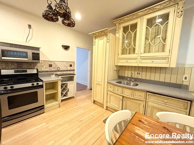 17 Sachem St unit 1, Roxbury Crossing, MA 02120 - photo 2