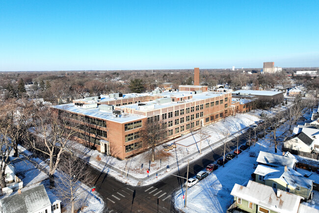 Patrick Henry High School has an overall Niche grade of B-.