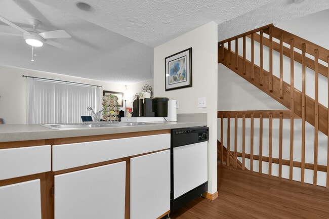 Oak Bend Commons, Canal Winchester, OH 43110 - photo 7