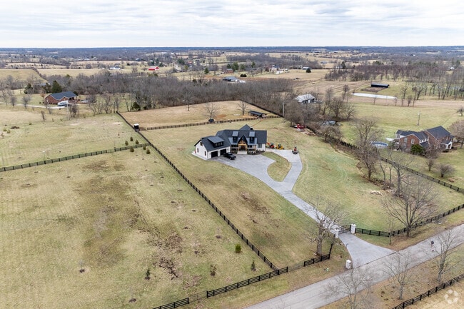 Some homes around Northeast Nicholasville sit on lots between 2-5 acres.