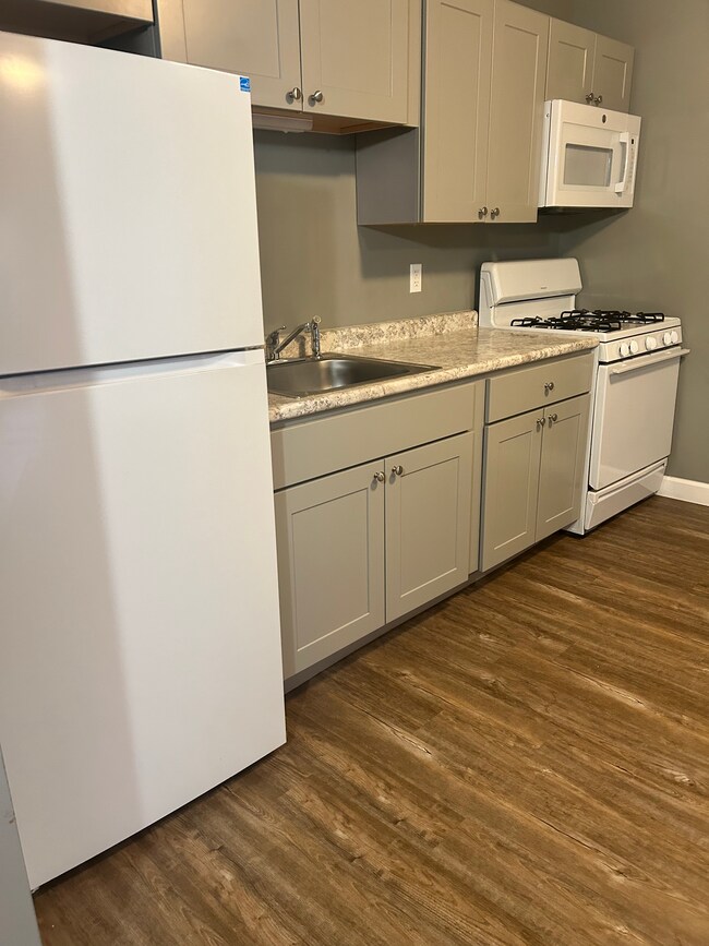 705 14th St unit 1, Beaver Falls, PA 15010 - photo 3