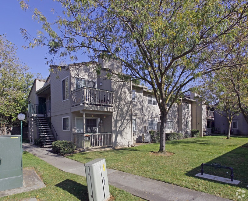 Emerald Vista Apartments, Elk Grove, CA 95624 - photo 1