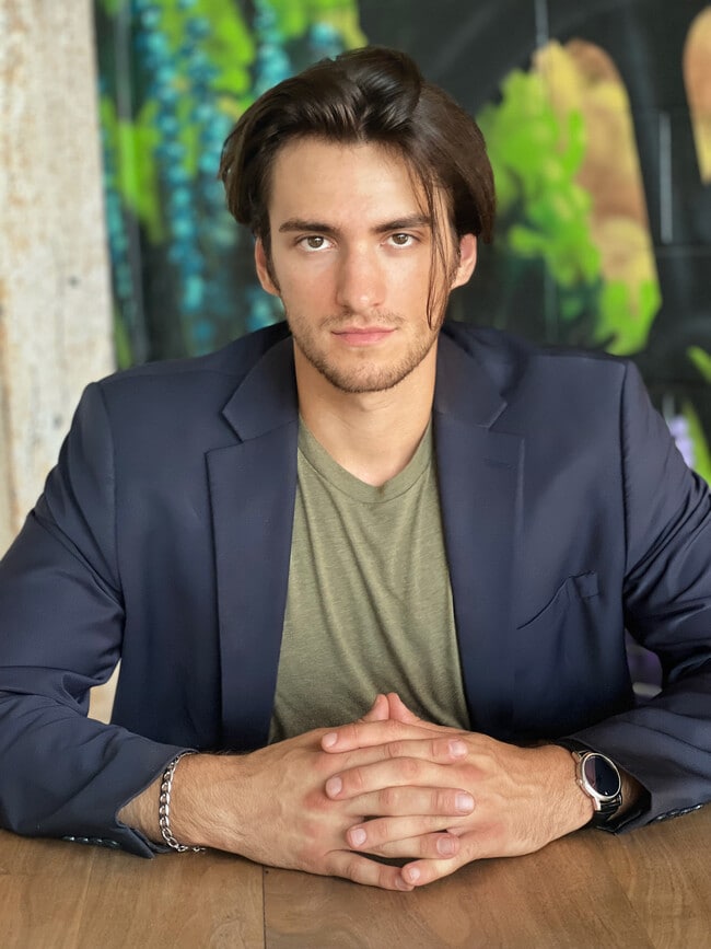 Agent Photo