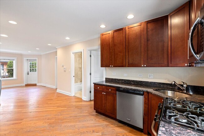 4016 N Central Park Ave unit 3w, Chicago, IL 60618 - photo 2