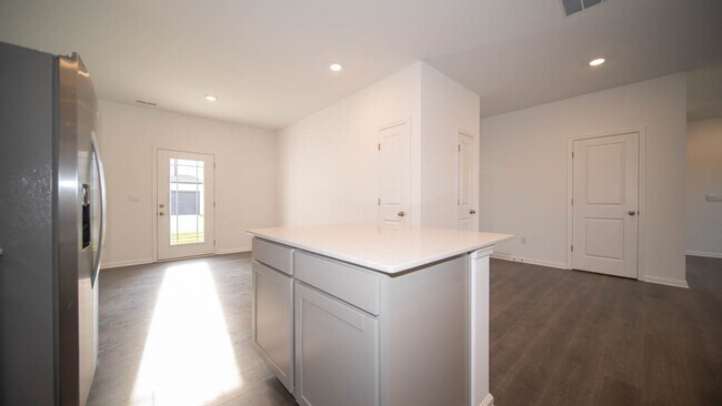 6114 Cascades Dr, Whitestown, IN 46075 - photo 5