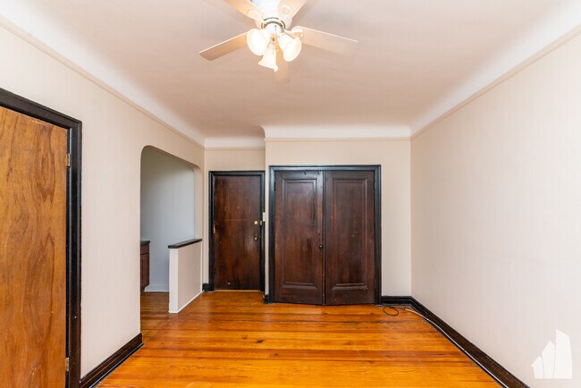 948 W Cuyler Ave unit 207, Chicago, IL 60613 - photo 4