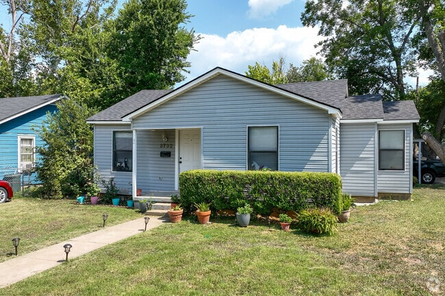 Single-story cottages abound in the streets of Heart of Texas.