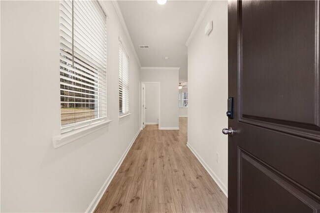 1084 Georgian Point Dr, Lawrenceville, GA 30045 - photo 2