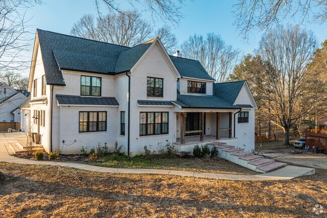 Custom construction can be found throughout Arlington.