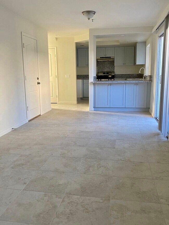 809 W Duarte Rd unit C, Monrovia, CA 91016 - photo 4