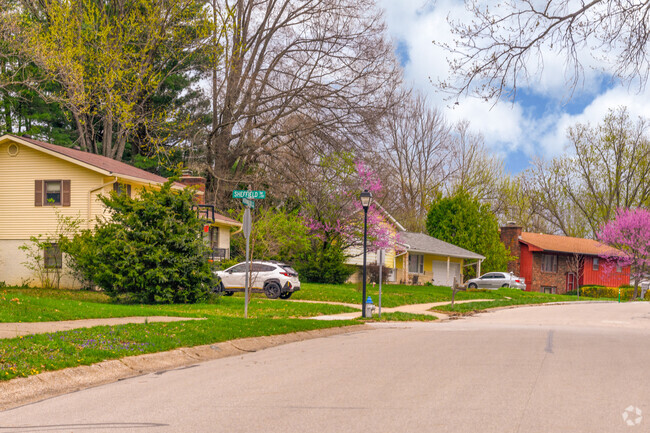 Park Ridge East is slightly newer than its sister neighborhood, Park Ridge.