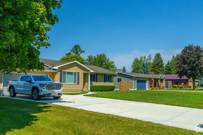 Classic ranches are common across Mundy Township.