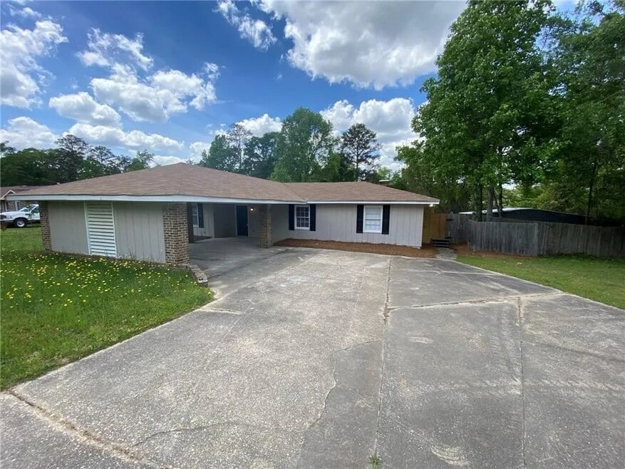 32 Woodland Dr, Phenix City, AL 36869 - photo 1