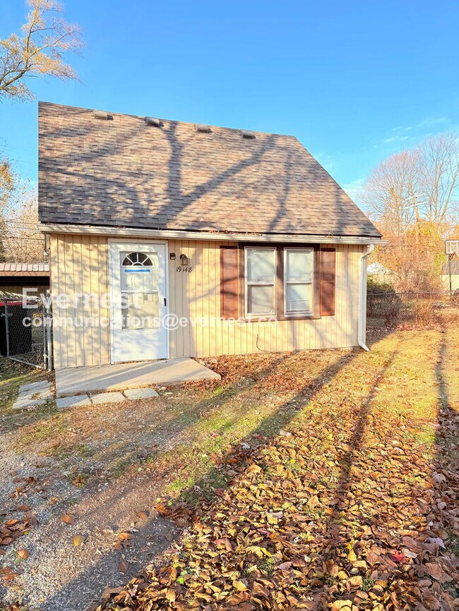 19148 Hilton Dr, Southfield, MI 48075