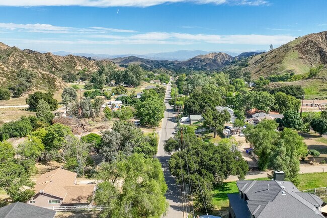Val Verde, a beautiful neighborhood nestled in the hills of Santa Clarita.