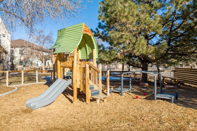 Mountain Phoenix Community School received a B- from Niche.