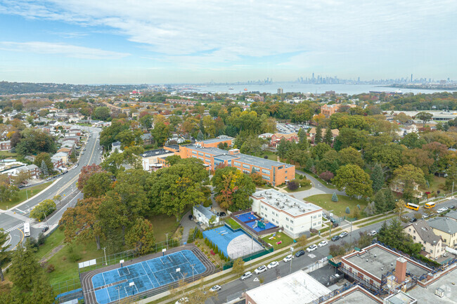 The Mother Franciska Elementary is a private special education school located in Staten Island.