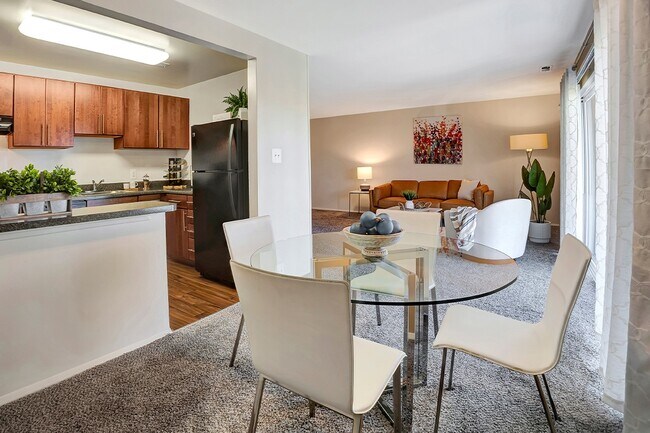 Kenilworth at Charles Apartments, Towson, MD 21204 - photo 3