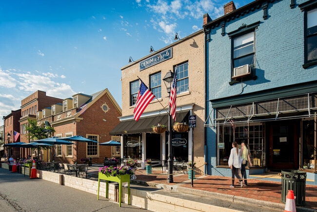 Old Town Warrenton is a vibrant town full of shops, restaurants, festivals, parades and more for all ages to enjoy! Enjoy date night at Denim & Pearls, or grab a coffee at Great Harvest Bread Co!
