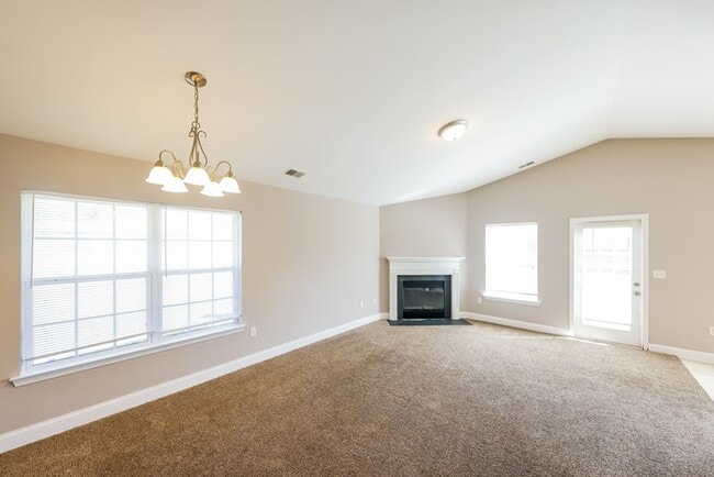 254 Ivy Hills Cir, Calera, AL 35040 - photo 3