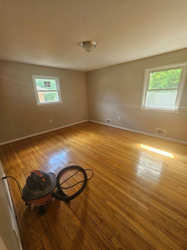 9511 Pin Oak St, Clinton, MD 20735 - photo 4