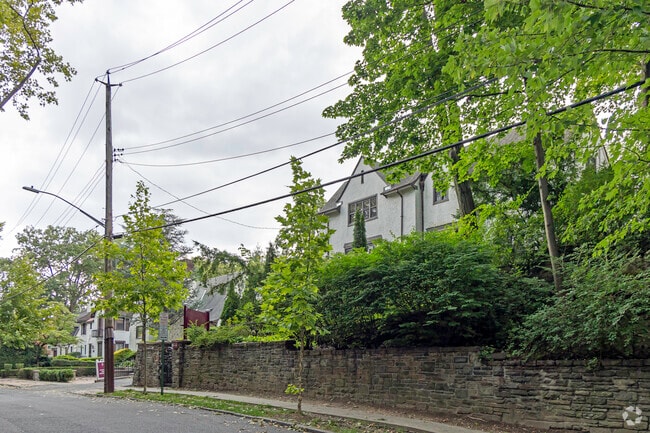 Horace Mann Lower Division provides classes for kids in Bronx, NY.