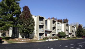 2032 Merollis Walk, Saint Louis, MO 63136